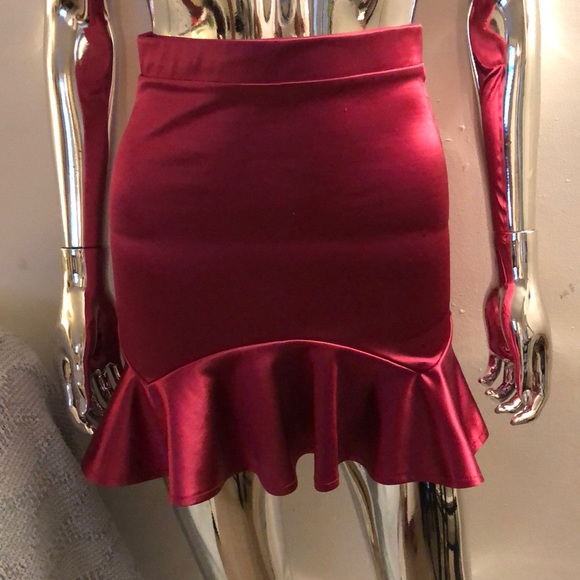 ❤️Sexy maroon mini skirt.... - Picture 2 of 6
